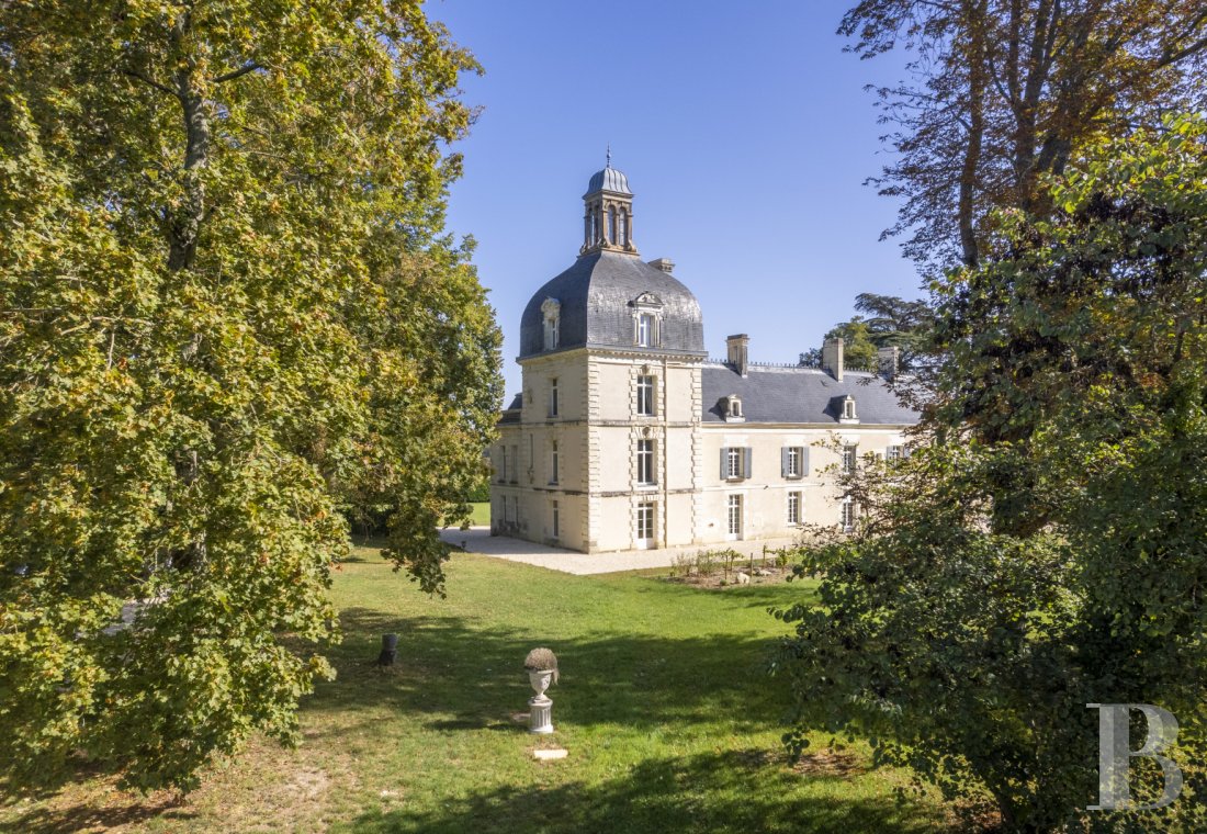 A 17th and 19th century Touraine château in the south of the Indre-et-Loire department, halfway between Tours and Poitiers - photo  n°46